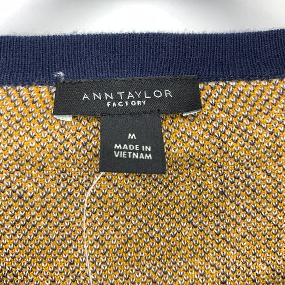Ann Taylor Crew Neck Cardigan Sweater Womens Size Medium Navy Gold Plaid NEW - Picture 5 of 7